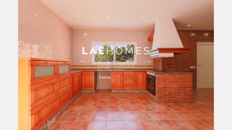 Foto e18611cc-6af4-460b-8934-02c35ce9bdb9. Miete chalet mit parking in Corbera de Llobregat