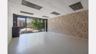 Office space  De catalunya. Oficina con posibilidad de cambio de uso a vivienda, en el centr
