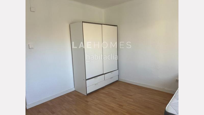 Foto c1a4649a-2db3-4c12-87b5-f846bc9e5f2d. Alquiler piso se alquila piso en paseo marítimo pablo ruíz picasso en Málaga