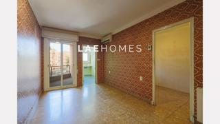Appartement  Catalunya. Piso de 3 habitaciones para reformar en el centro de cerdanyola