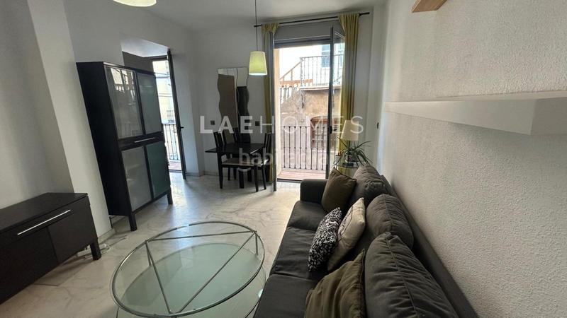 Foto 2a2d1b31-6b7f-4429-bfa1-1d5688d6f27b. Alquiler piso alquiler piso zona centro plaza pilatos caballerizas en Sevilla