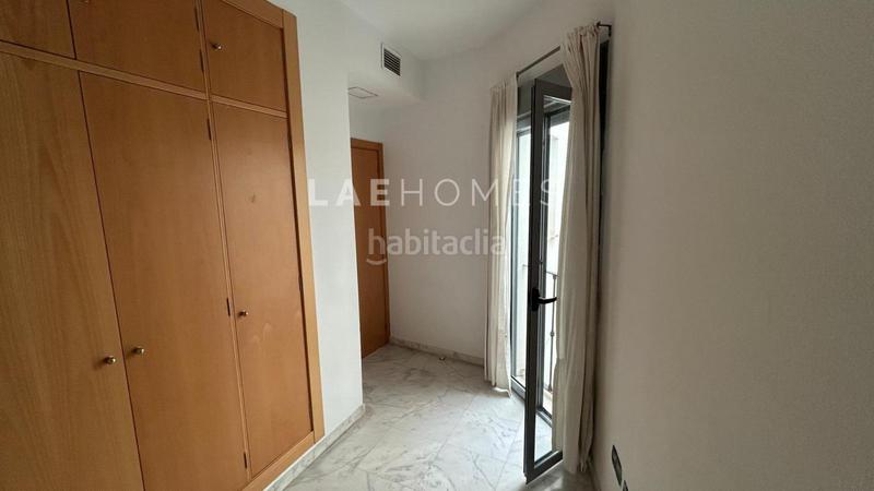 Foto 7841fe9e-03f8-42a7-b15e-4dbbb282c91d. Alquiler piso alquiler piso zona centro plaza pilatos caballerizas en Sevilla