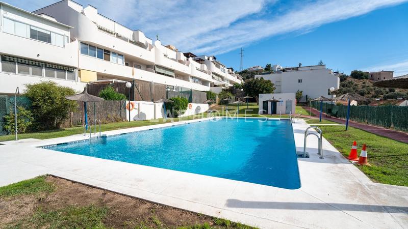 Foto ba226a5f-cda7-4576-8e1b-f614115e8844. Attico con parcheggio piscina in La Cala del Moral Rincón de la Victoria