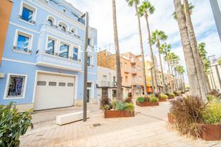 Maison  Calle ferreres breto de. Majestuosa vivienda en pleno centro  reformada, luminosa y con c