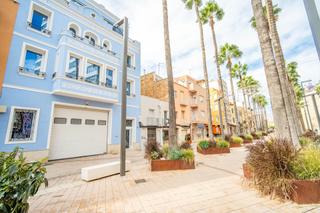 Maison  Calle ferreres breto de. Majestuosa vivienda en pleno centro  reformada, luminosa y con c