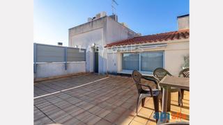 Ático en Centre. Encantador ático dúplex con terrazas, parking y trastero en el c