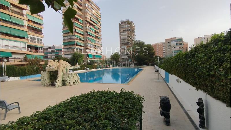 Foto 723c71e4-953f-441d-b4b8-4d81da188471. Apartament amb piscina a Albufereta Alicante