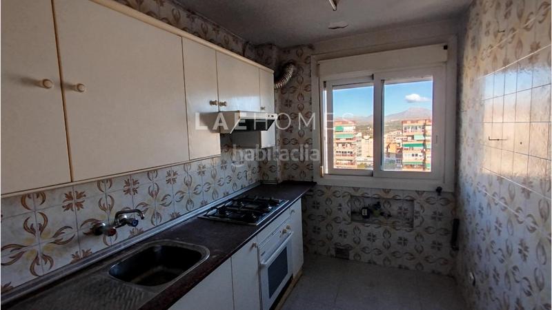 Foto f30a7b8f-12d2-42cf-b53f-6a2471c6c4a1. Apartament amb piscina a Albufereta Alicante