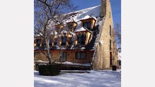 Edificio en Güéjar Sierra. Hotel rural en sierra nevada