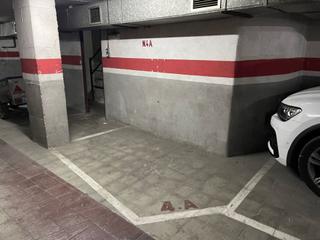 Autoparkplatz in Fondo. Venta de parking para 2 motos grandes o remolque