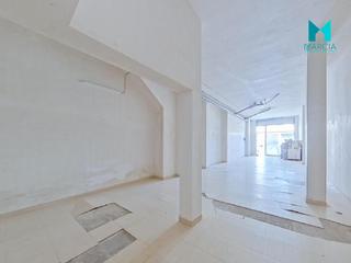 Local commercial à Barri Mion - Puigberenguer. Local com. en venta en manresa.