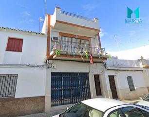Maison à Coria del Río. Casa en venta en centro.