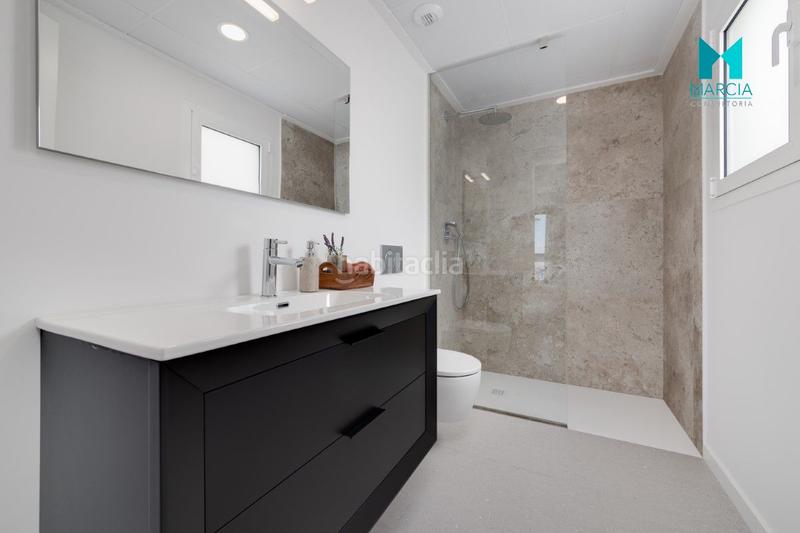 Foto ce4f5c2d-65b7-4345-90f9-8f7d18708716. Xalet amb aparcament piscina a Campello Pueblo Campello (el)