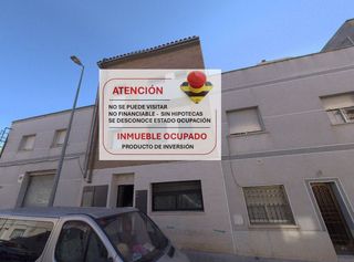 Edifici a Can Feu. Edificio en venta en centro, 3 dormitorios.