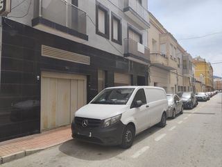 Local Comercial a Monòver. Local com. en venta en centro.