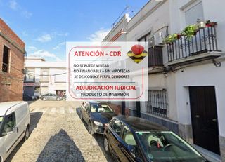 Casa a Coria del Río. Casa en venta en centro, 5 dormitorios.