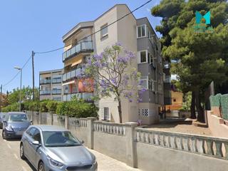 Etagenwohnung in Les Botigues. Piso en venta en castelldefels, 3 dormitorios.