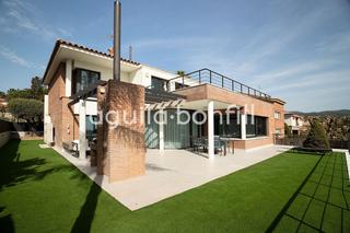 Chalet  Sis poblets. Casa en venta en premiá de dalt. alquilada hasta mayo 2026