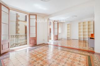 Piso en Gtic. Piso en venta a reformar en pleno gtico de barcelona, en un edi