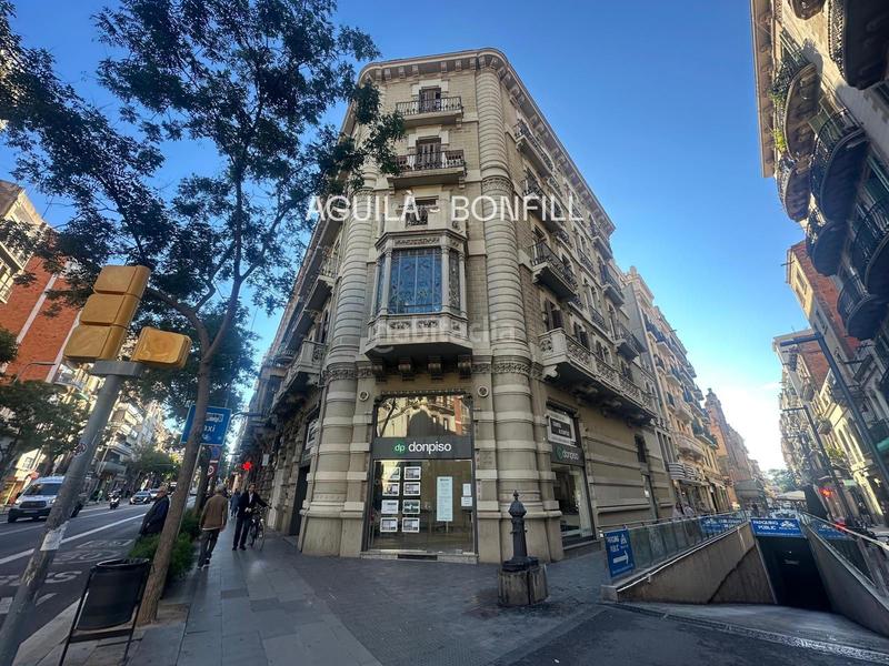 Foto 17ce852d-f63c-4c9b-b9cf-be149d2d34c1. Alquiler local comercial en de Sants 149 en alquiler magnífico local comercial esquinero en crta. de Sants en Barcelona