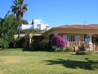 Maison à Centro. Villa en venta en estepona