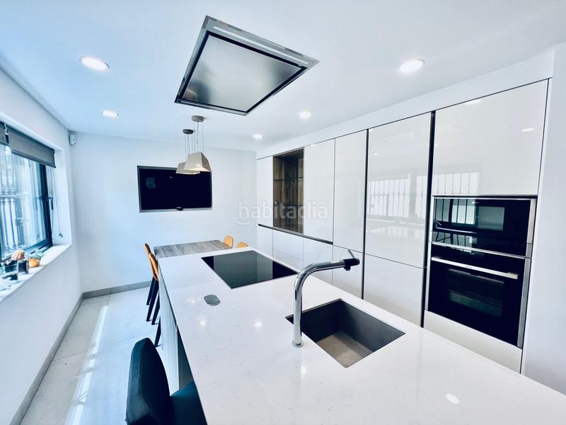 Foto 552c9ca0-d6e4-4f62-b47c-502e0d5ffe36. Maison avec parking piscine dans Nueva Andalucía centro Marbella