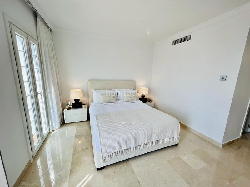 Foto 1ebc0bea-f8a6-42f0-bdb3-fc56112dc929. Apartamento lujoso apartamento recientemente renovado en aloha pueblo un haven de elegancia y confort en Marbella