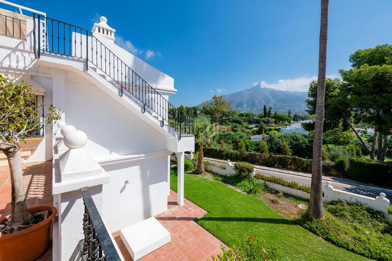 Foto 2985c314-6189-4849-8ec0-8f7b8bb46edb. Apartamento lujoso apartamento recientemente renovado en aloha pueblo un haven de elegancia y confort en Marbella