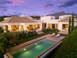 Maison à Casco Antiguo. Villa de estilo mediterráneo en el valle del golf de marbella