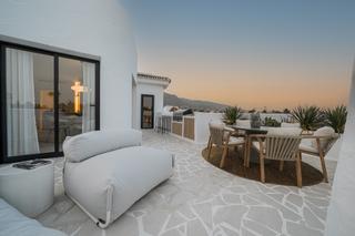 Apartament a Puente Romano. Atico duplex en puente romano milla de oro, marbella