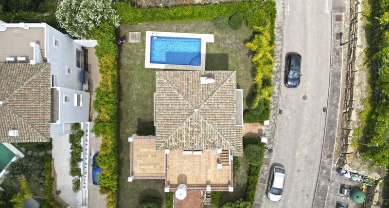 Foto 638d024a-5c8a-4c1d-b67f-0dbb14065b4e. Casa amb aparcament piscina a Casco Antiguo Marbella