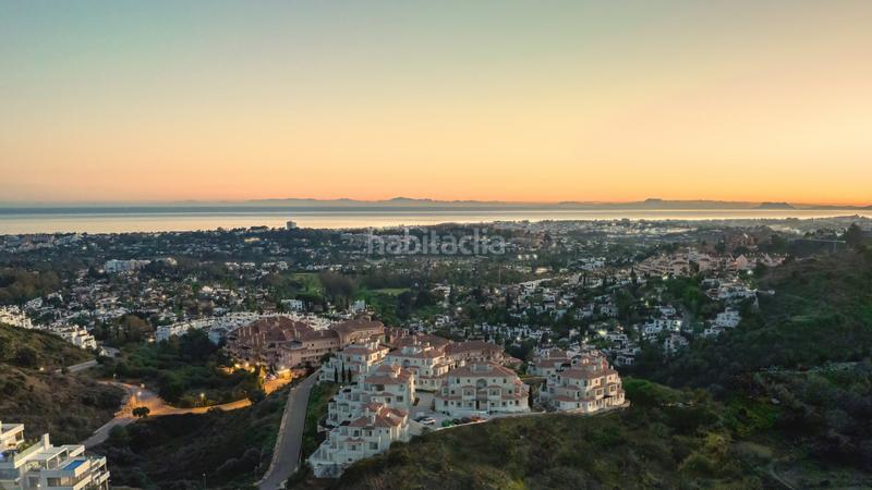 Foto dbdbef40-d878-4a33-abf9-bec7c7d8daab. Apartamento embrace serenity and splendor discover an exquisite coastal retreat en Marbella