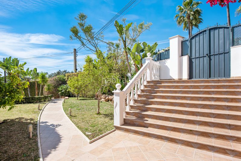 Foto 163b1047-50fe-426c-b446-74b4df650809. Casa amb aparcament piscina a Casco Antiguo Marbella