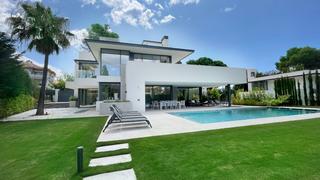 Casa a Puente Romano. Villa de lujo en la milla de oro de marbella