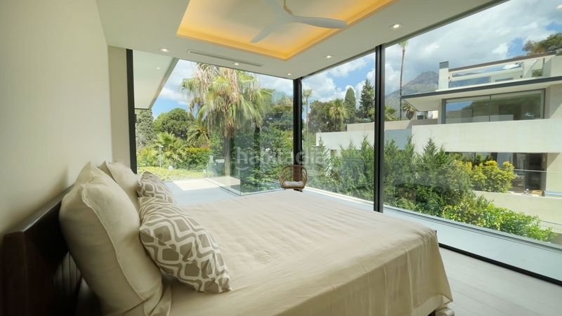 Foto e9dc7589-9d96-4d2b-a10f-2c5f628b25ff. Casa amb aparcament piscina a Puente Romano Marbella
