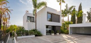 Haus in Casco Antiguo. Villa con vista al golf en marbella