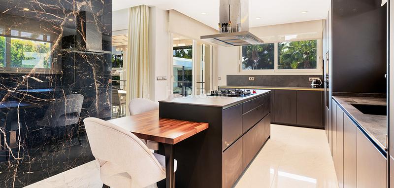 Foto 1098ab8c-e9fa-495c-b73f-c49a568bb17d. Casa amb aparcament piscina a Casco Antiguo Marbella