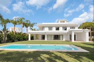 Casa a Puente Romano. Villa en la milla de oro de marbella