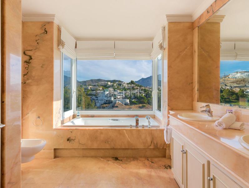 Foto f47c45d7-1496-4a5f-b76f-40ea373c8f01. Haus mit parking pool in Casco Antiguo Marbella