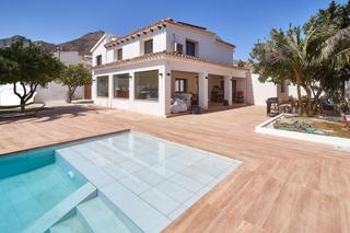 Casa a Centro. Villa in benalmadena