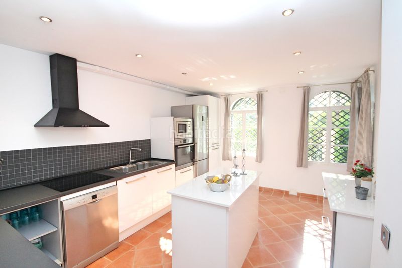 Foto 6d031f1b-c858-4c2a-8806-8971c2dd3148. Casa amb aparcament piscina a Los Naranjos Marbella