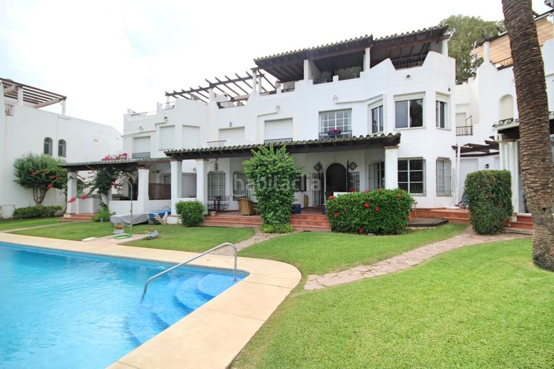 Foto a30f4d73-6f07-43f9-b8f0-2e4c62ec5c41. Casa amb aparcament piscina a Los Naranjos Marbella