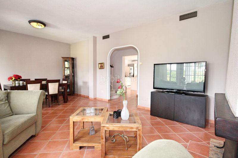 Foto c313dd1b-d994-47d4-bcb4-26fdfac68a33. Casa amb aparcament piscina a Los Naranjos Marbella