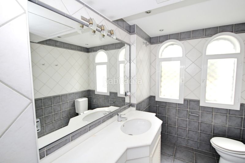 Foto f6ead6b4-53db-4bdb-b157-d28c7bbef12d. Casa amb aparcament piscina a Los Naranjos Marbella