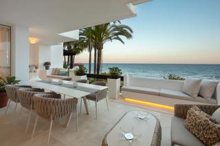 Àtic a Puente Romano. Duplex penthouse en la milla de oro de marbella