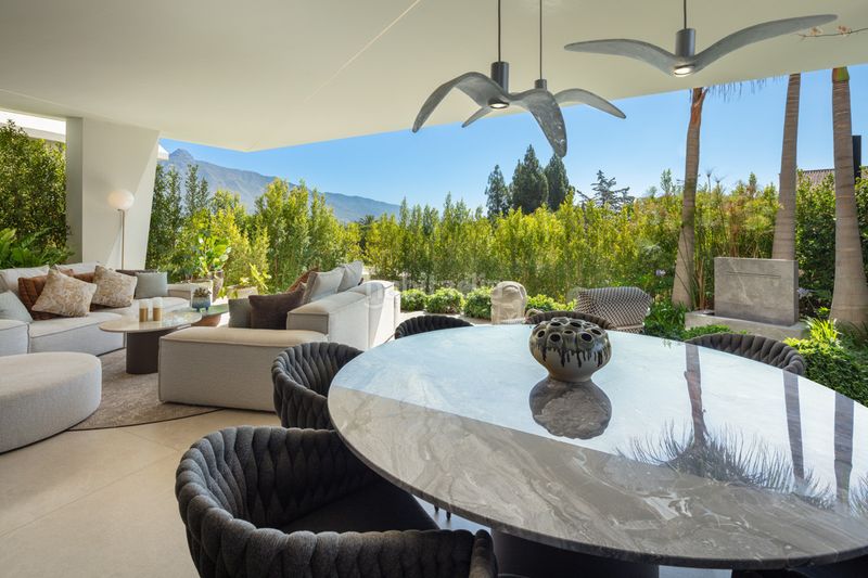 Foto e5fddf46-eb73-4c33-9a01-61ea3a2b1f59. Casa a Nueva Andalucía centro Marbella