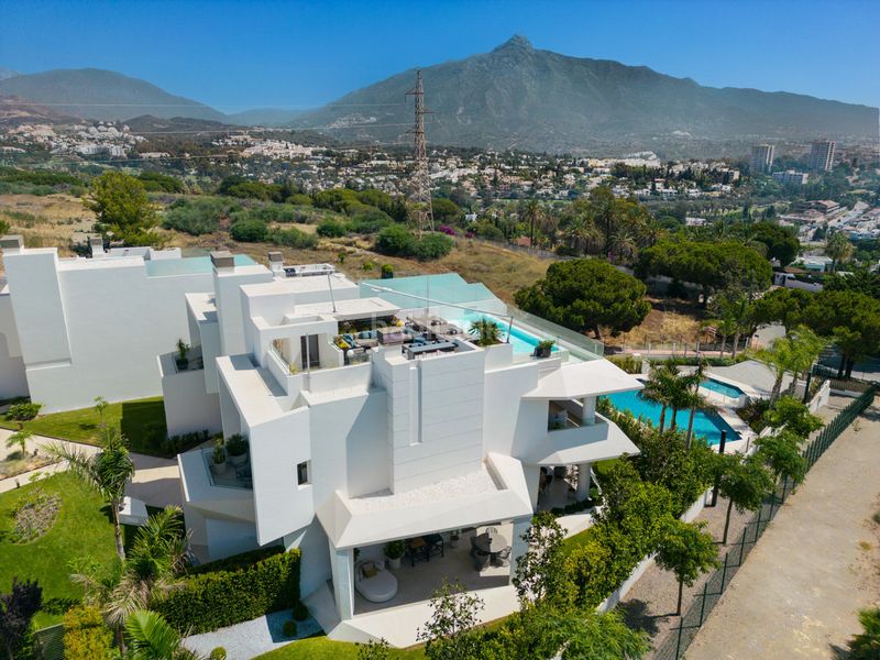 Foto eb0db08b-4d98-4d2c-96d6-a3640e656fcb. Casa a Nueva Andalucía centro Marbella