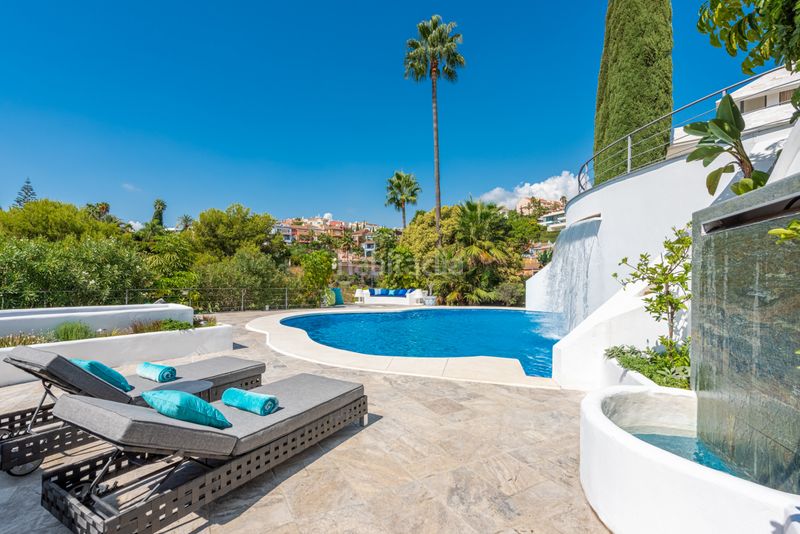 Foto 470d365e-1911-498f-b143-eb9e58c6cf25. Casa amb aparcament piscina a Nueva Andalucía centro Marbella