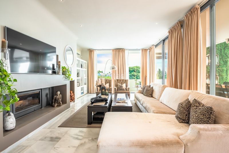 Foto c3faf5c3-87eb-4d81-9174-3e2a733f6325. Casa amb aparcament piscina a Nueva Andalucía centro Marbella