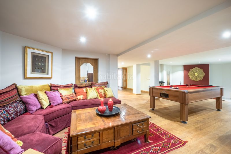 Foto e4e4bc68-85d8-47e8-9315-619bd7b7b556. Casa amb aparcament piscina a Nueva Andalucía centro Marbella